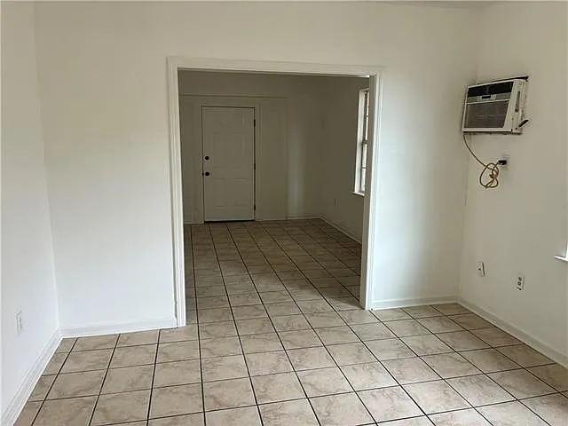 2 bed, 1.0 bath, 800 sqft, $1,200 — Photo 3