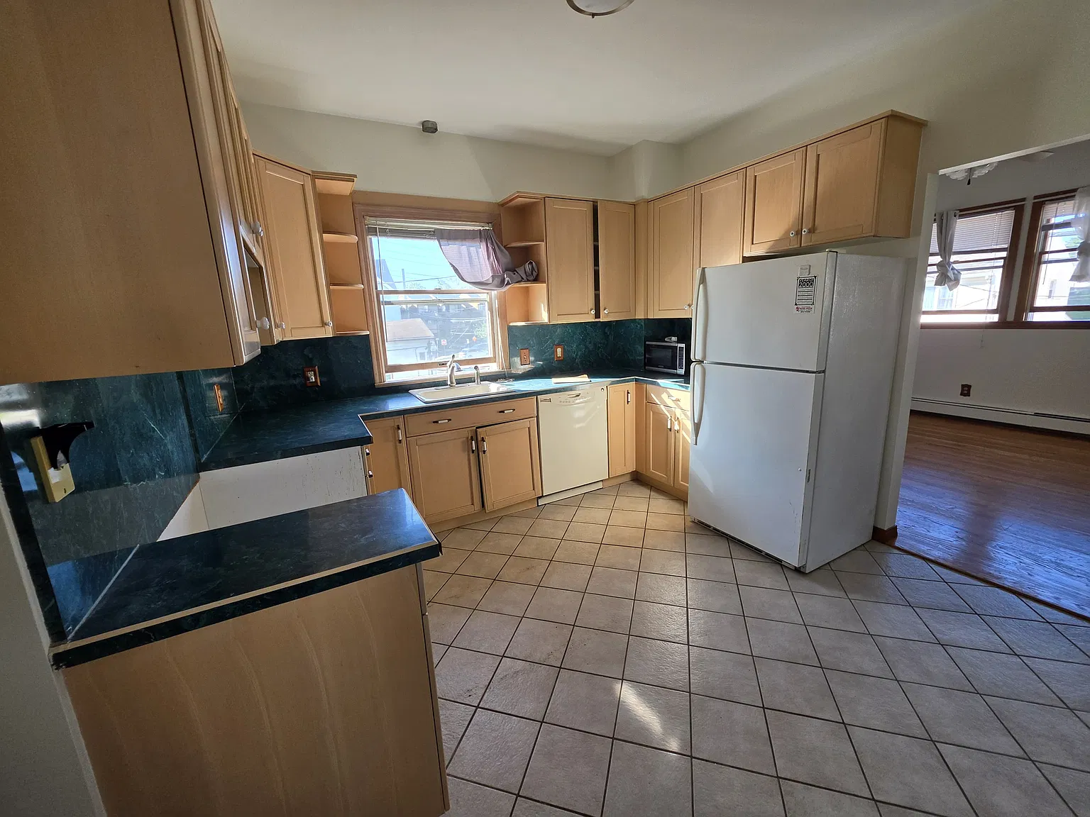 2 bed, 550 sqft, $2,300 — Photo 2