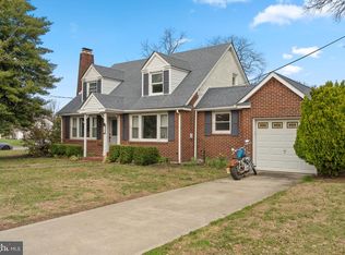 300 Lilac Ln, Delanco, NJ 08075