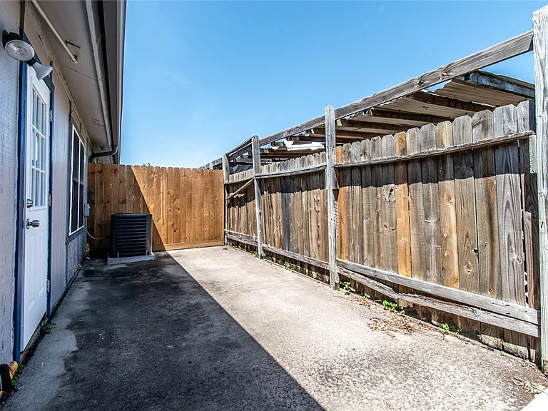 7218 Elwood Ct #C3 — Photo 2