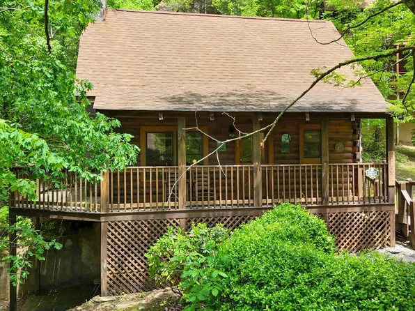 709 Grey Hawk Way, Pigeon Forge, TN 37863