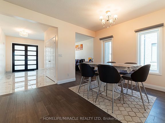 5th image of 42 Grandville Cir