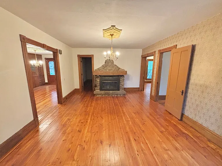 2181 County Line Rd — Photo 3