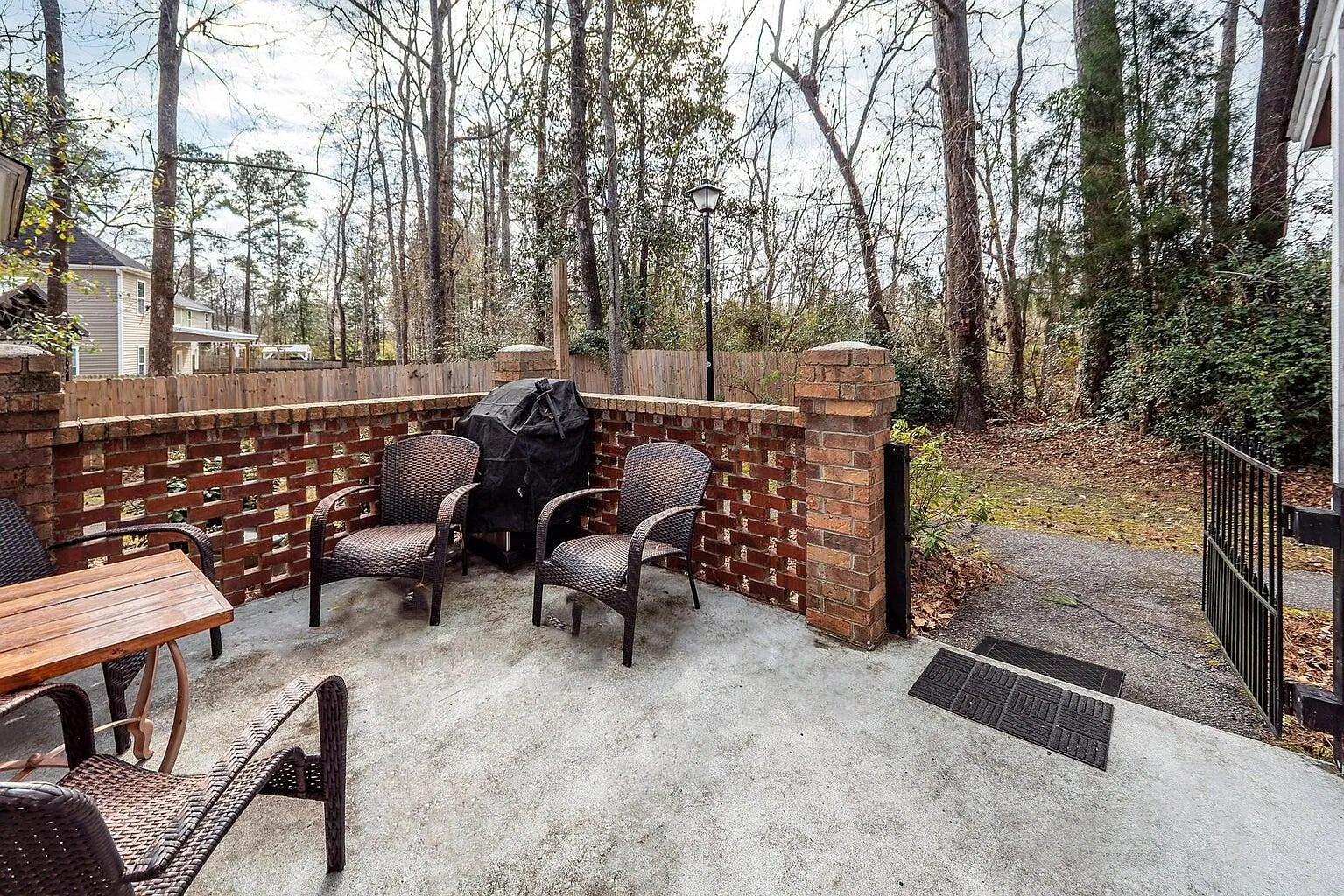 2 bed, 2.5 bath, 1244 sqft, $2,200 — Photo 3