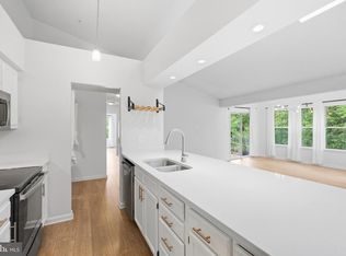 2812 Clear Shot Dr APT 11-33, Silver Spring, MD 20906