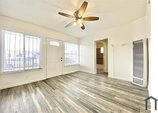 11226 S Figueroa St #1 — Photo 2