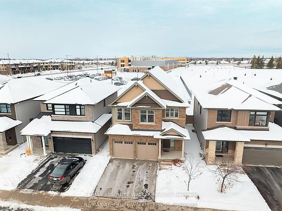 3rd image of 119 Cambie Rd