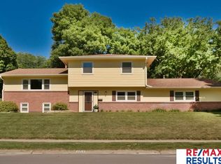 4978 Oaks Ln, Omaha, NE 68137