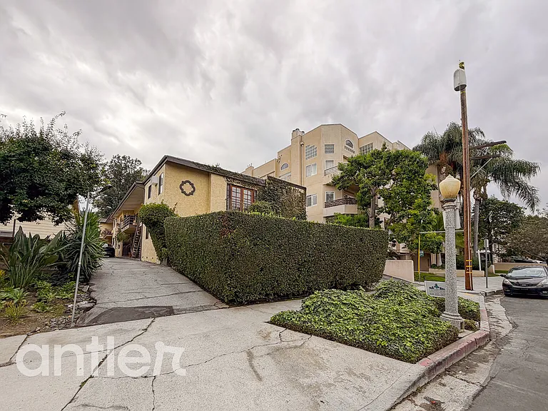 14271 Dickens St #F8 — Photo 20