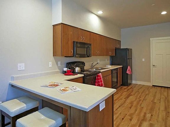 4th image of 30625 SW Willamette Way E #4