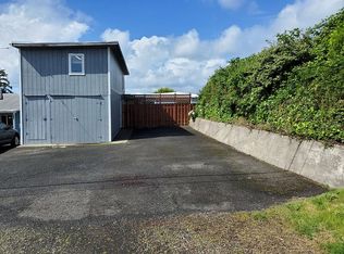 220 SW 29th St, Newport, OR 97365