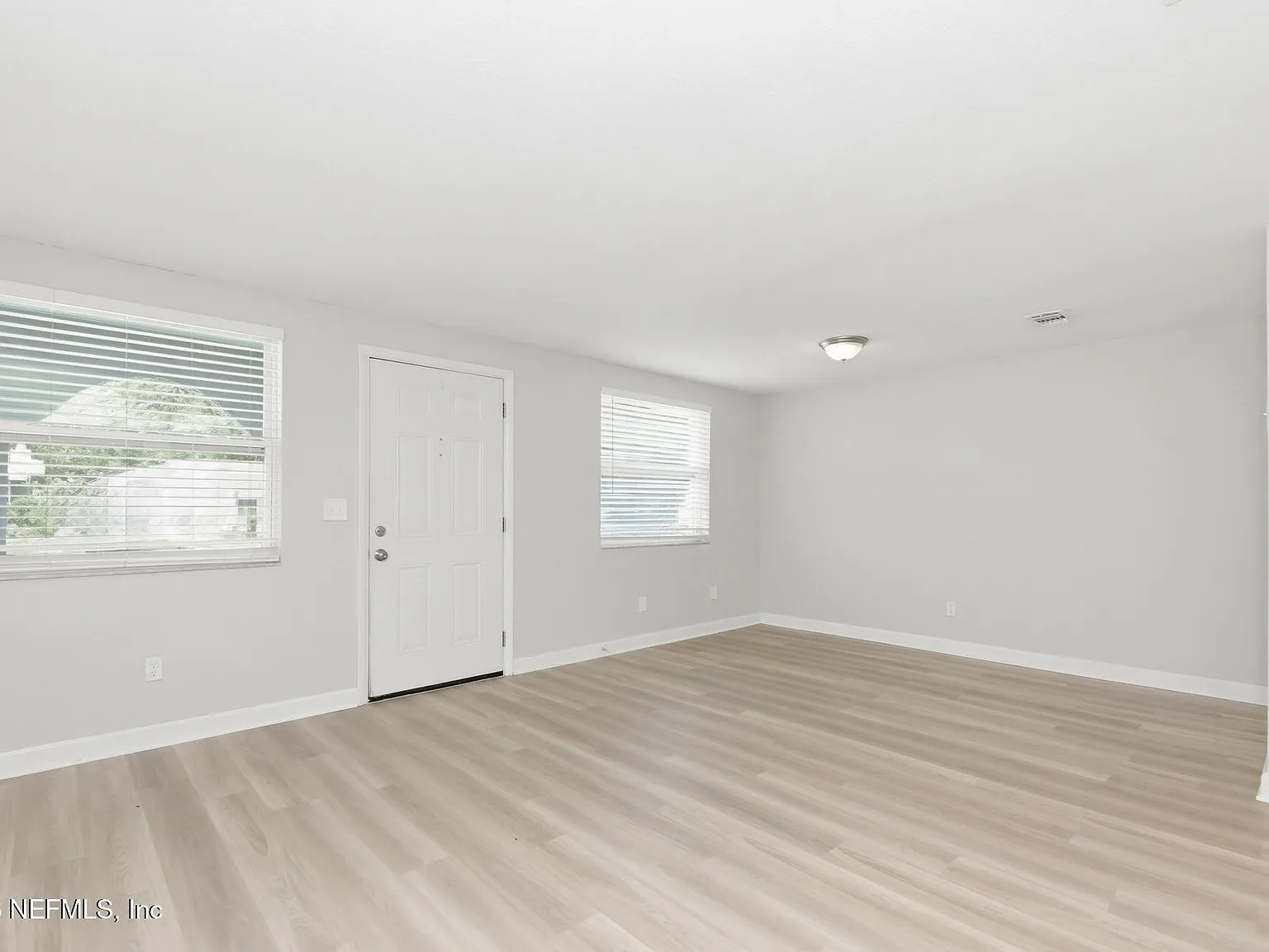 3 bed, 1.0 bath, 1310 sqft, $1,635 — Photo 3