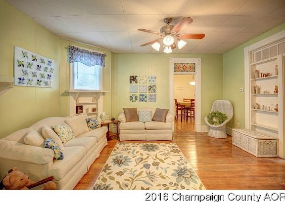 4th image of 209 E Daggy St