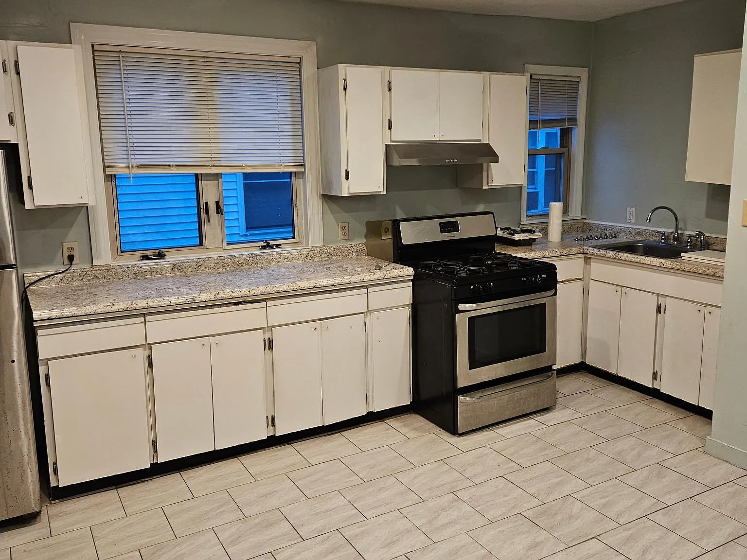 3 bed, 1200 sqft, $2,700 — Photo 1