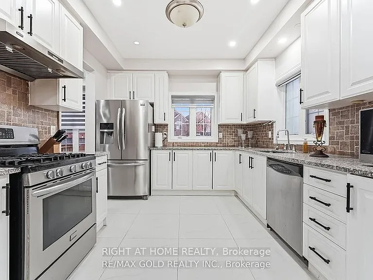 29 Laurentide Cres #UPPER — Photo 7