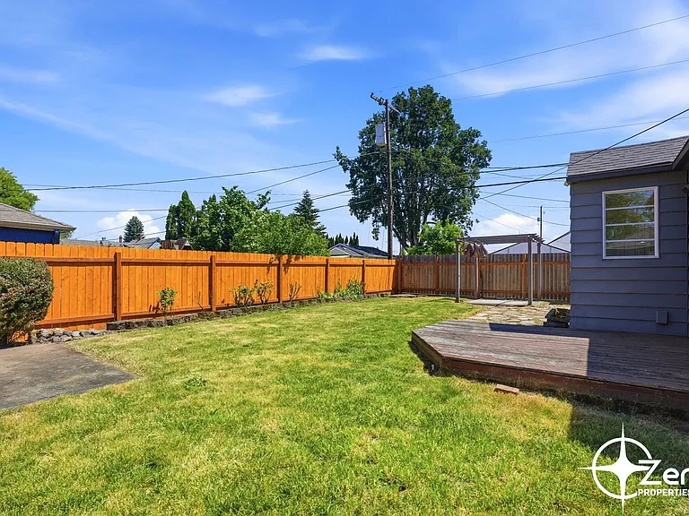 1818 W 22nd St — Photo 32