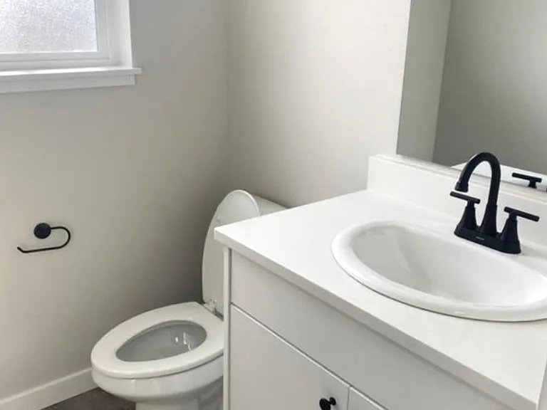 608 Telegraph Rd — Photo 16