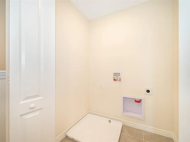 1815 Red Canyon Dr — Photo 17