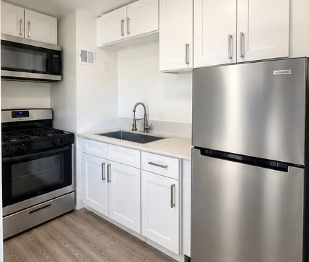 15-35 N. Longfellow Avenue — Photo 2