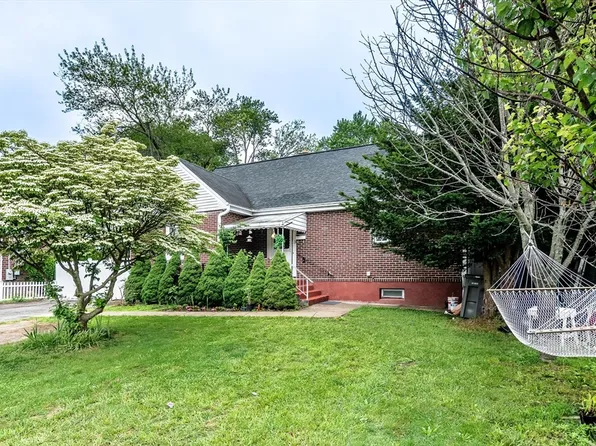 26 Beulah St, Framingham, MA 01701