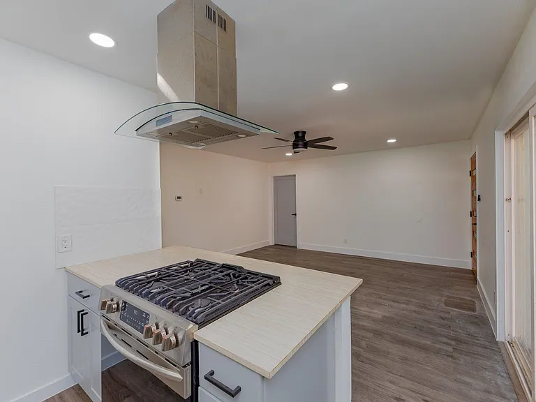 8405 Georgian Dr — Photo 12