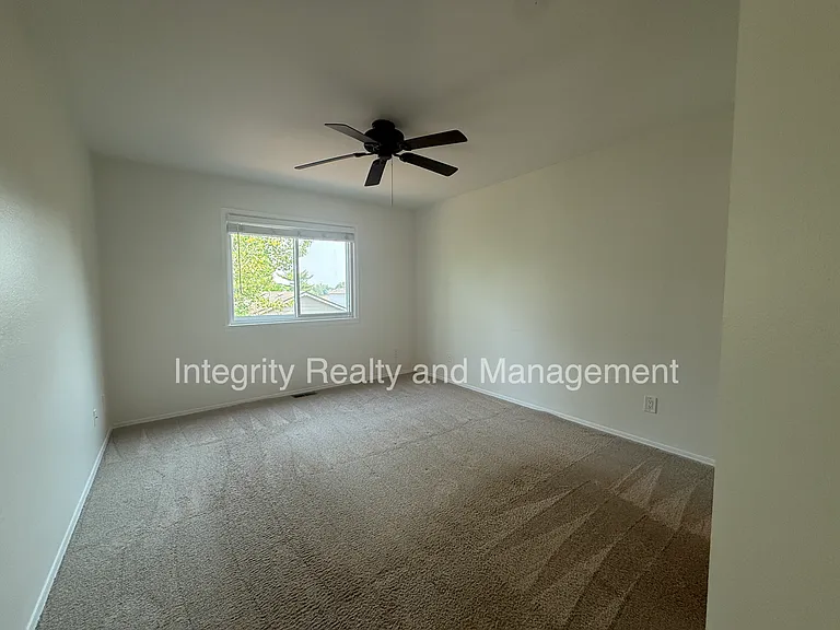 475 Chiswick Cir — Photo 9