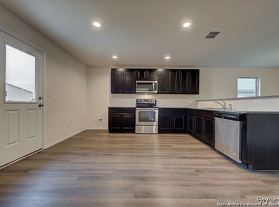 5th image of 170 Canopy Oak Lane