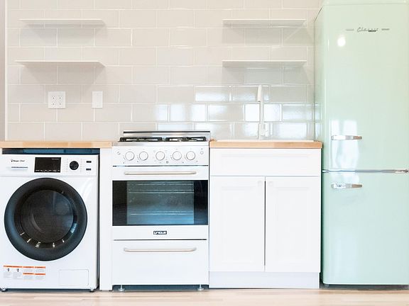 5th image of 177 Montgomery St #3