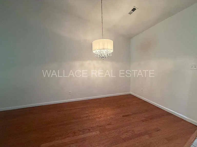 8852 Carriage House Way — Photo 7