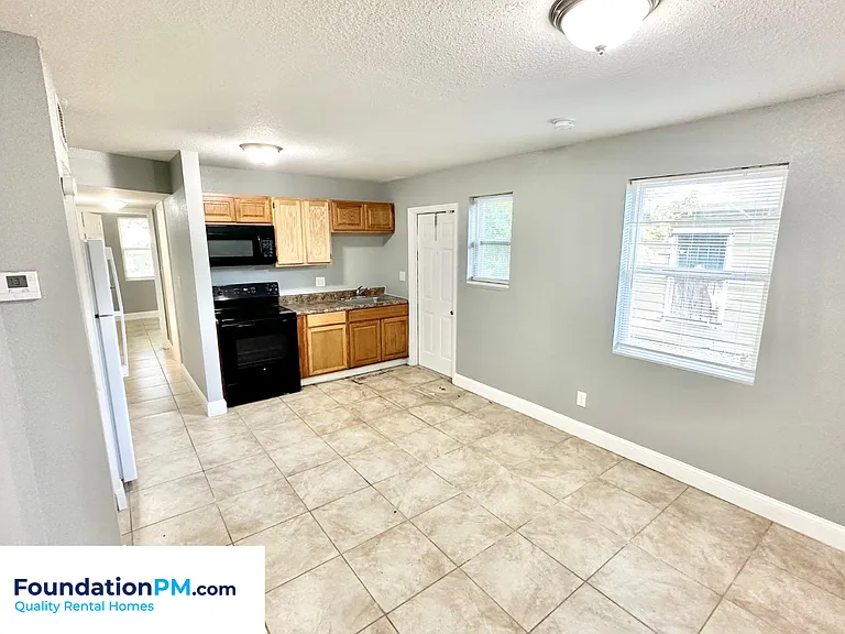 1165 Krayer St #STREET3 — Photo 3