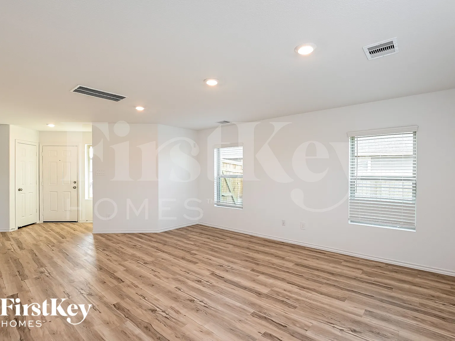 4 bed, 2.5 bath, 1851 sqft, $2,210 — Photo 2