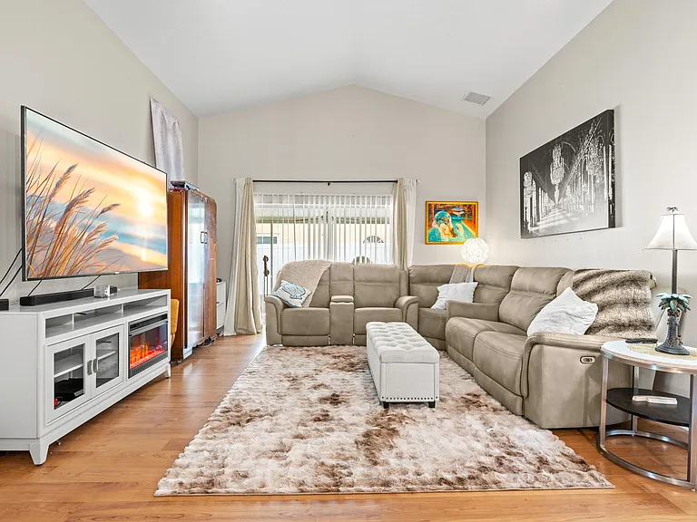 18102 Leafwood Cir — Photo 5