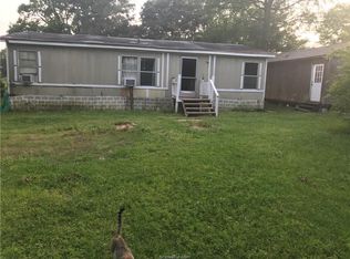 9191 Wheelock Hall Rd, Hearne, TX 77859