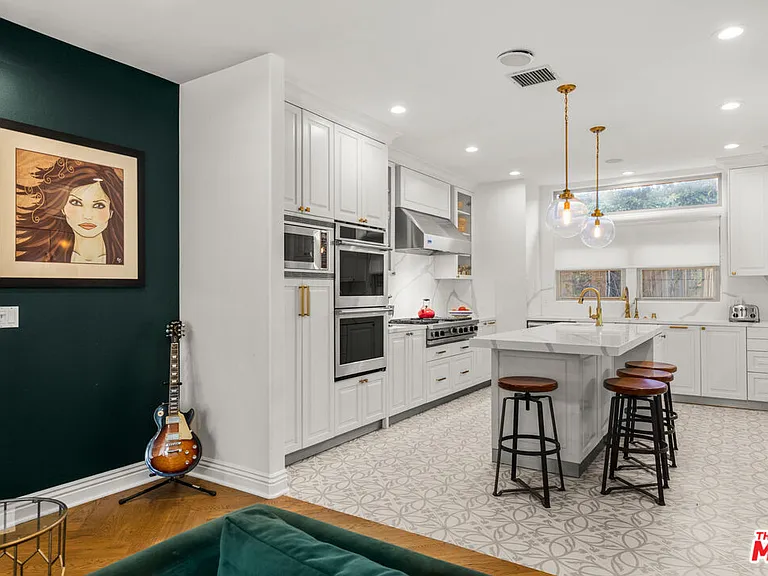 725 Oxford Ave — Photo 17