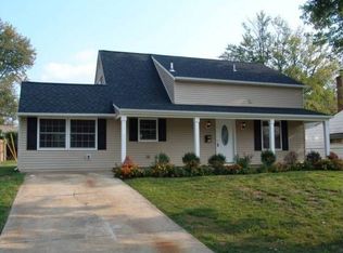 98 Ivy Hill Rd, Levittown, PA 19057