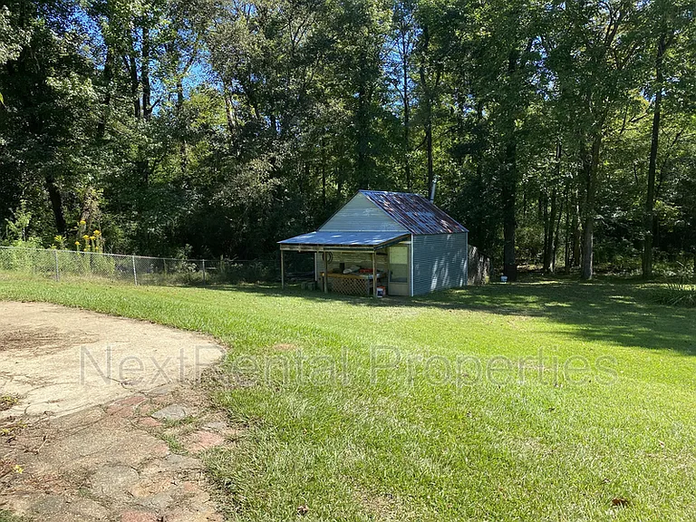 2858 Fairhill Dr — Photo 2