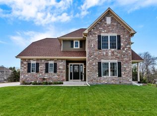 1407 Red Oak Dr, Hartford, WI 53027