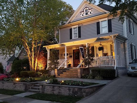 4th image of 219 Crafton Ave