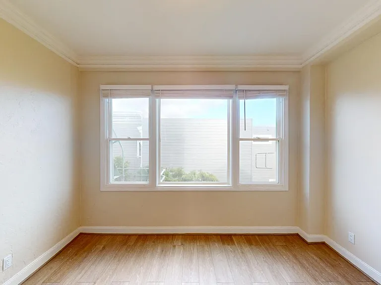 100 Broderick Street — Photo 11