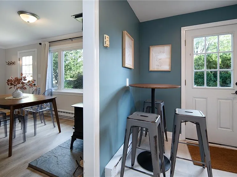 534 Aquidneck Ave #A — Photo 33