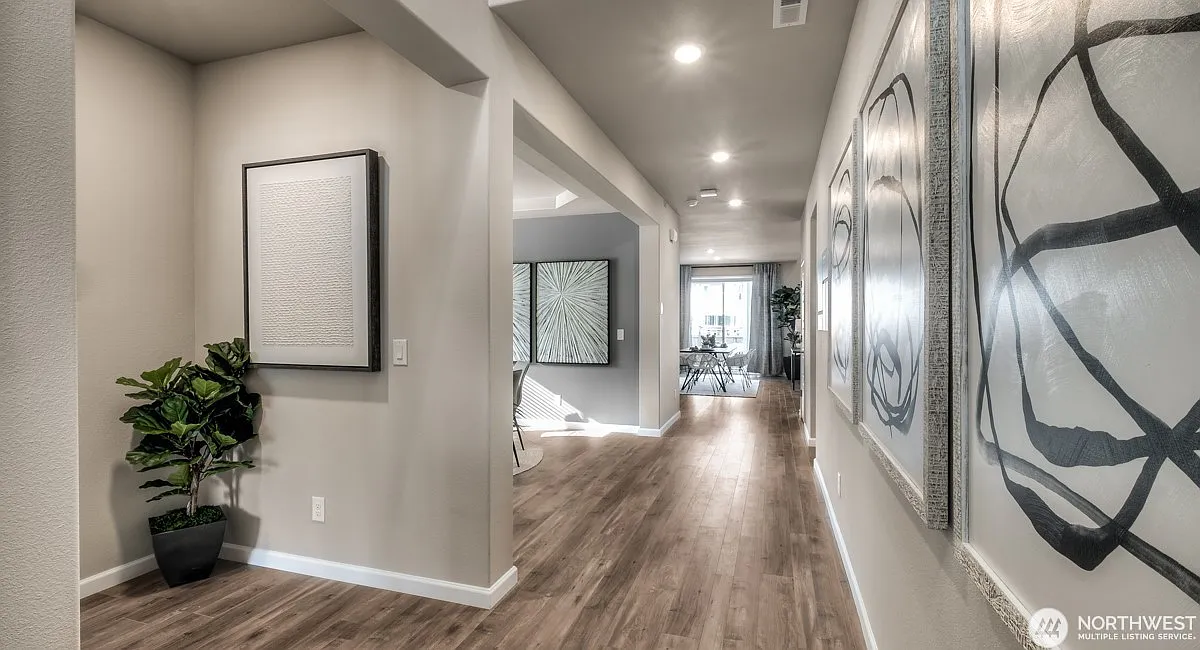 4 bed, 3070 sqft, $3,900 — Photo 3