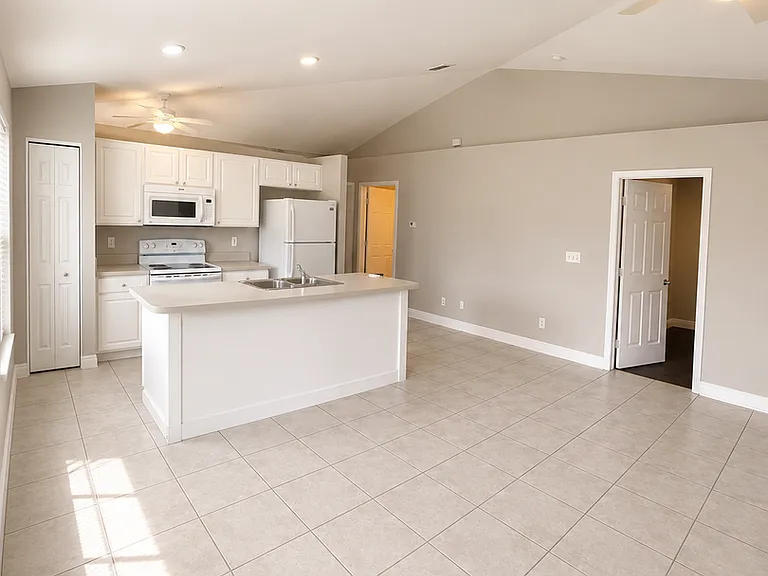111 Homer Ave S — Photo 16