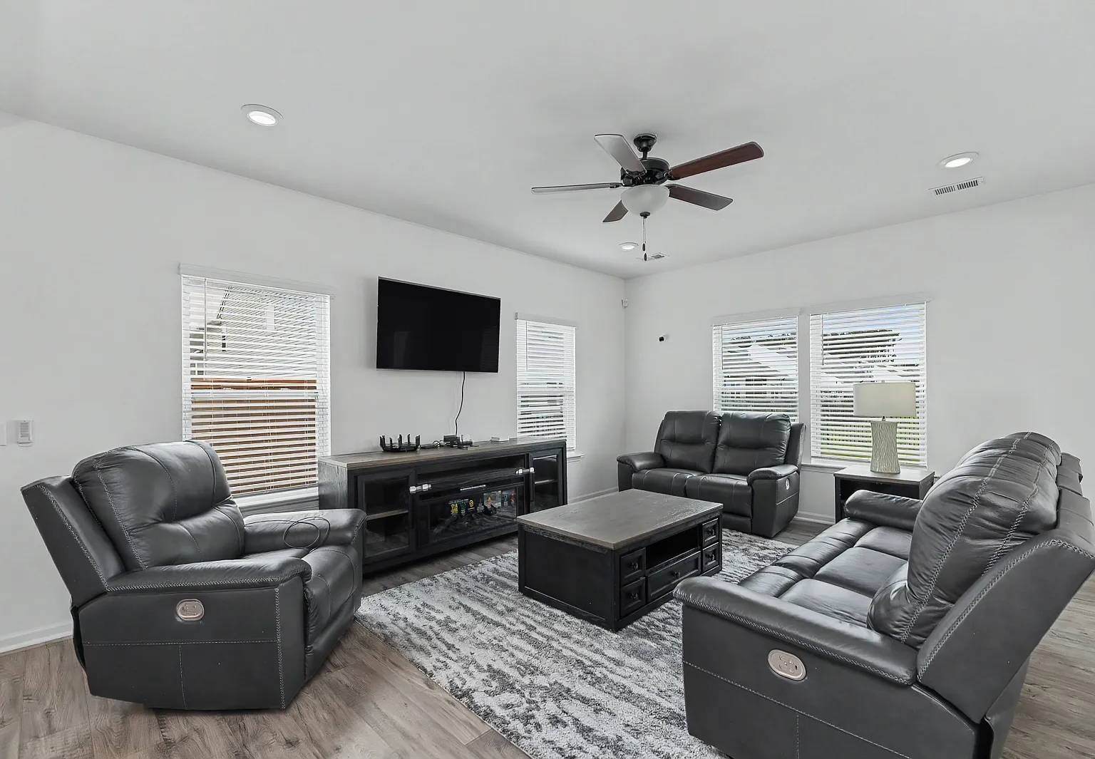 3 bed, 2.5 bath, 2173 sqft, $2,950 — Photo 2