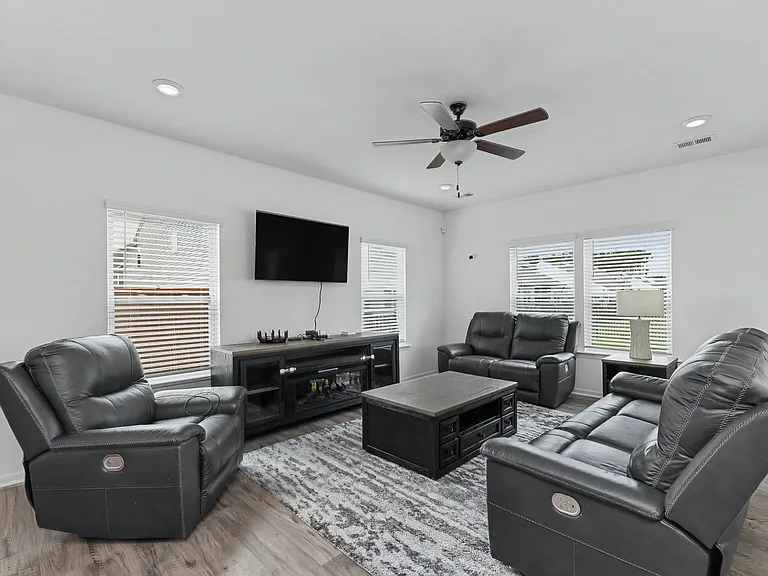 691 Snow Owl Dr — Photo 2