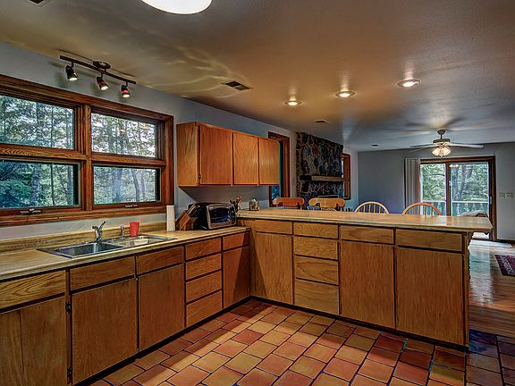 Large main level kitchen