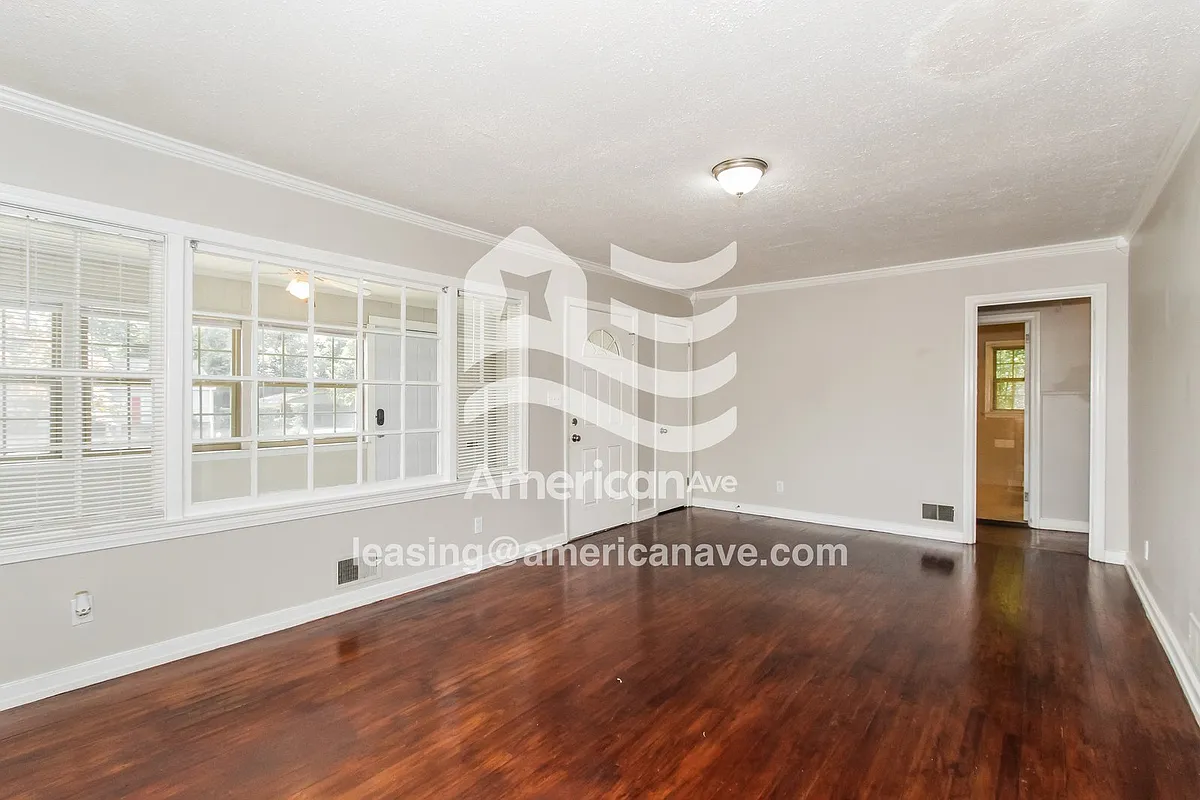 1514043_002_living_room_2.jpg - 1636 5th Ave W