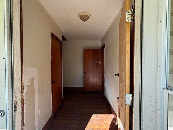 2nd image of 408 Idlewild Rd