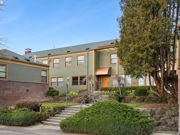 2025 SE Caruthers St APT 18, Portland, OR 97214