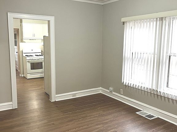 4th image of 117 Bellwood Ave