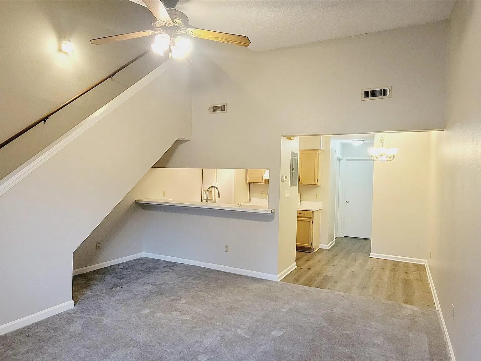 3 bed, 2.0 bath, 1088 sqft, $1,295 — Photo 2